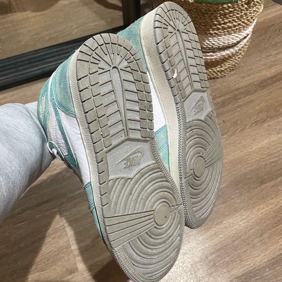 Turbo Green Jordan 1s - Picture 4 of 7
